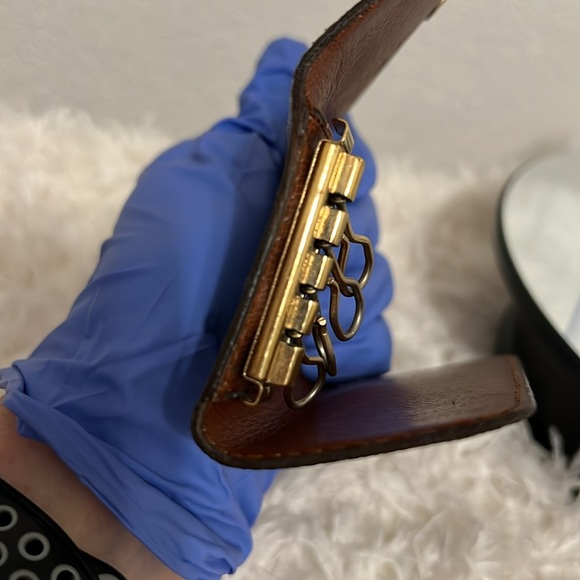 Authentic Louis Vuitton Excellent Preloved Condition Monogram 4 Key Holder - Picture 8 of 10